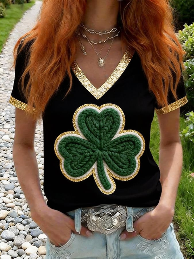 St Patrick's Day Gold Trim Shamrock Heart V-Neck T-Shirt Elegant Irish Gift