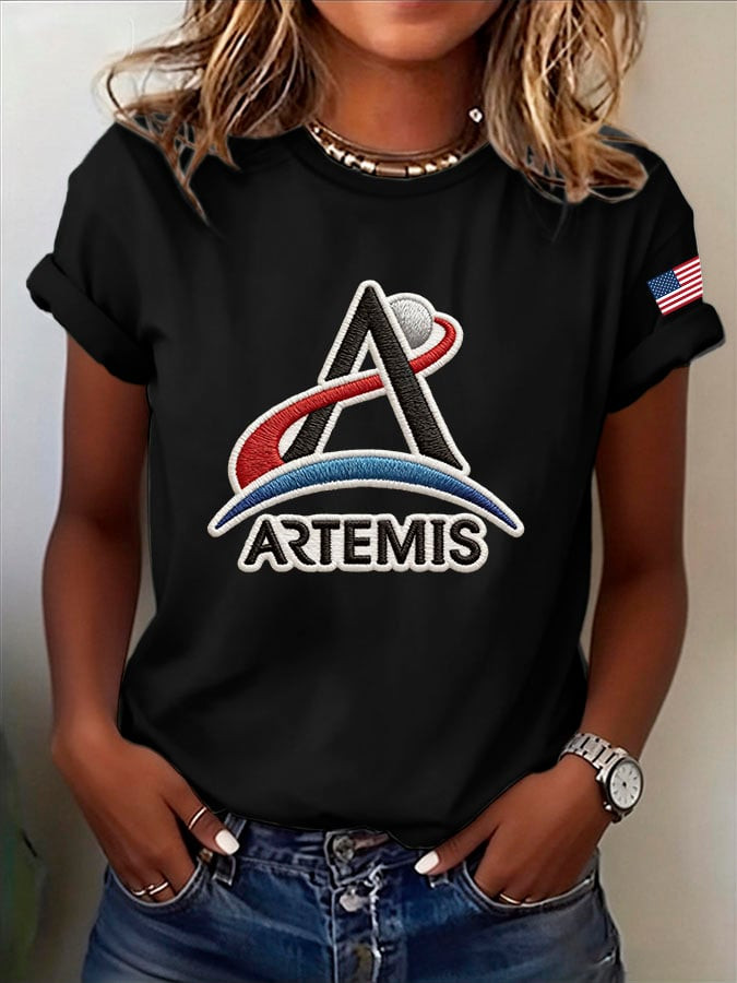NASA Artemis II T-Shirt To The Moon And Beyond Clothing Space Lover Gift - Tradiviet - Image 2