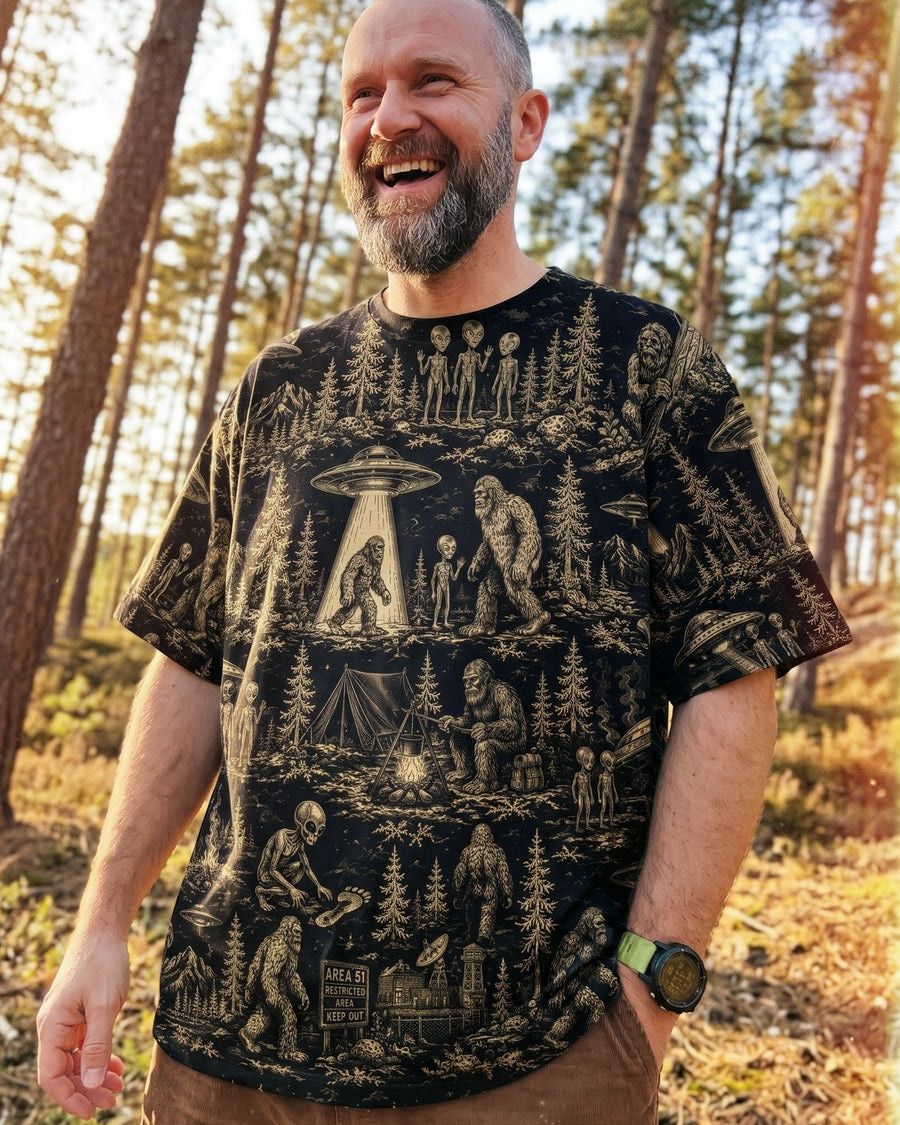 Bigfoot Alien UFO T-Shirt Funny Retro Forest Nature Clothes Gift For men